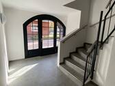 Eingangsbereich und Treppenhaus - 