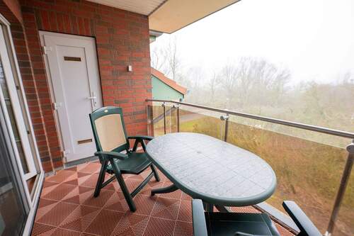 Balkon mit Abstellraum - 2 Zimmer Etagenwohnung in Wurster Nordseeküste