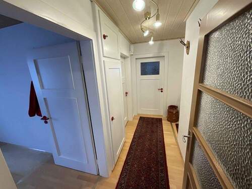 OG_Flur_www.villingen.immobilien - 7 Zimmer Mehrfamilienhaus, Wohnhaus zum Kaufen in Villingen-Schwenningen