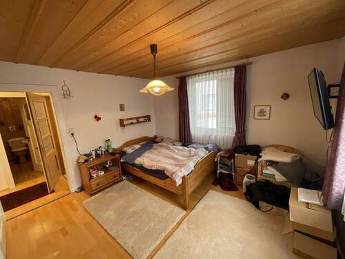 OG_Zimmer_www.villingen.immobilien - 7 Zimmer Mehrfamilienhaus, Wohnhaus in Villingen-Schwenningen