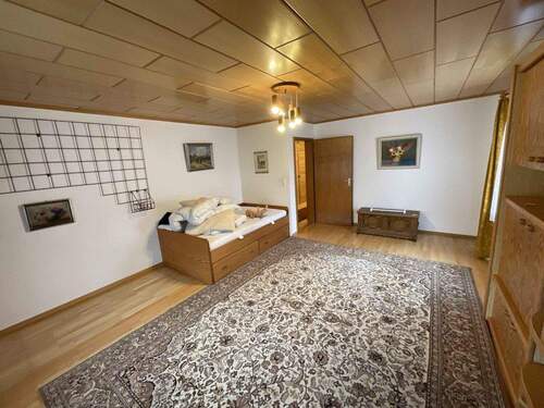 OG_Wohnzimmer_www.villingen.immobilien - Mehrfamilienhaus, Wohnhaus mit 215,00 m² in Villingen-Schwenningen zum Kaufen