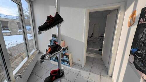 separate Ausstellungsfläche - Büro mit 56,00 m&sup2; in Neukirchen/Erzgebirge zum Kaufen