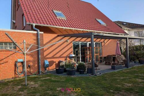 Rückansicht mit Blick auf Terrasse (2) - 