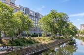 Hausansicht mit Landwehrkanal - 2 Zimmer Etagenwohnung zum Kaufen in Berlin