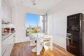 Küche mit Zugang zum Balkon - digital bearbeitet - 2 Zimmer Etagenwohnung in Berlin