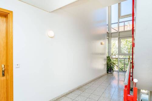 Treppenhaus - 2 Zimmer Etagenwohnung zum Kaufen in Berlin