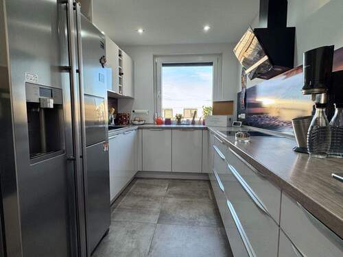 Küche mit Einbauküche - 