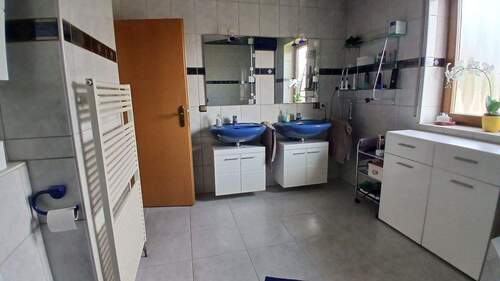 Bad mit zwei Waschbecken - 