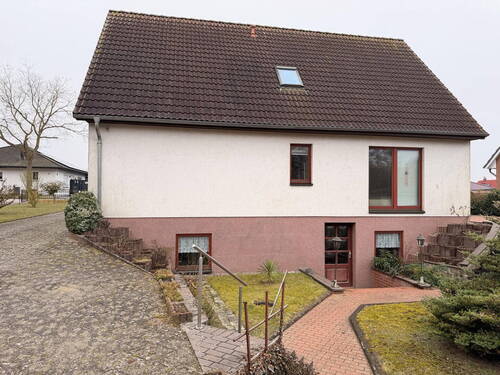 Rückseite Haus mit Souterrain - 