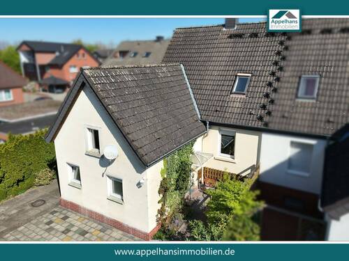 Außenansicht hinten - Modernisiertes Zuhause auf großem Grundstück - Doppelhaushälfte in Top-Zustand