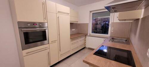 Küche - Frisch sanierte 3 - Zimmer Wohnung Hochpaterre mit Terrasse