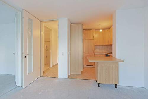 Küche mit Tresen gestaltet - 