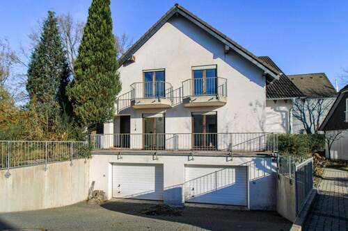 1) 2-Familienhaus mit Tiefgarage in Sackgassenlage - Aufgeteiltes Wohn- und Bürohaus in Sackgassenlage mit Tiefgarage und großem Naturgarten