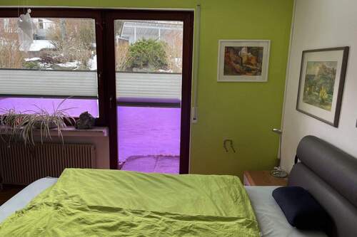 Schlafzimmer mit Ausgang zur Terrasse - 