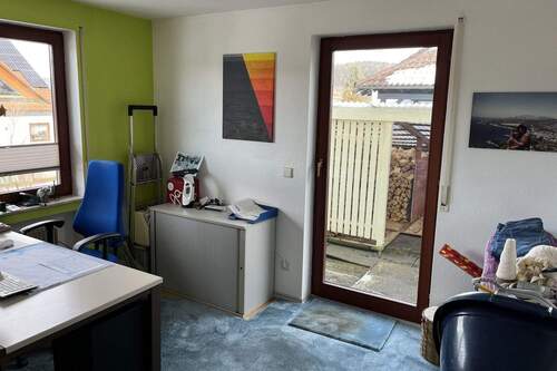 Zimmer mit Ausgang (Büro oder Kinderzimmer) - 