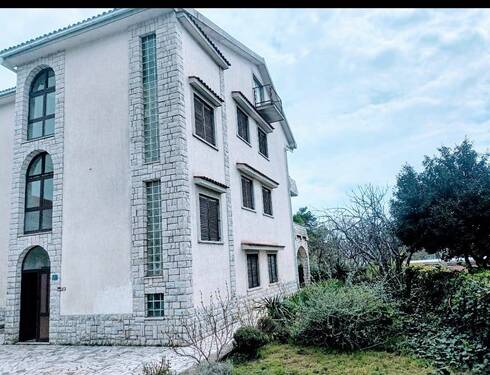 Traditionell gestaltete Außenwände aus Naturmaterialien - Mehrfamilienhaus, Wohnhaus mit 580,00 m&sup2; in Rijeka zum Kaufen