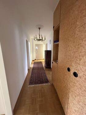 Grosszügiger Eingangsbereich - 