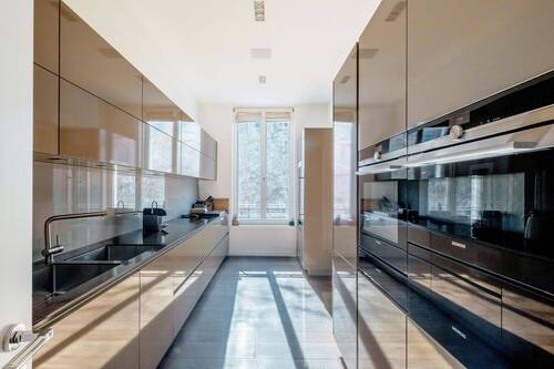 Hochwertige Einbauküche mit Geräten
von Siemens und Gaggenau - Etagenwohnung mit 279,00 m&sup2; in Berlin-Mitte zum Kaufen