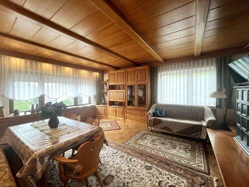 Wohnzimmer mit Ausgang Balkon im EG des 2-Fam. Whs - Mehrfamilienhaus, Wohnhaus in Oberkirch