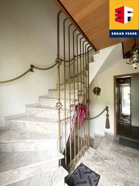 Treppenhaus im 2-Fam. Whs. - 
