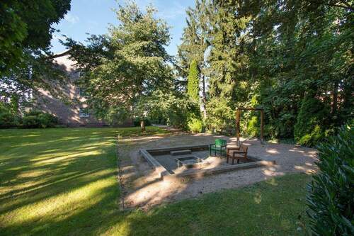 Gemeinschaftsgarten mit intigriertem Sitz- und Spielplatz - 