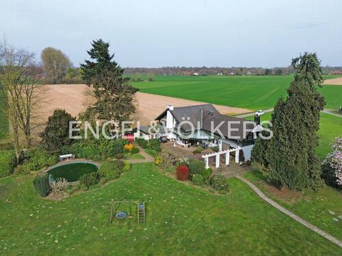 Landhaus - Wohnen wie im Traum: Landhaus mit Seeblick, Pool, eigenem Pferdestall und vielem mehr!