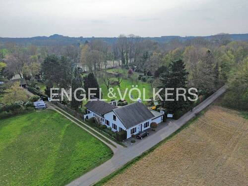 Parkähnliches Grundstück an den Niepkuhlen - 6 Zimmer Einfamilienhaus zur Miete in Krefeld