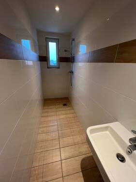 modernes Duschbad - 