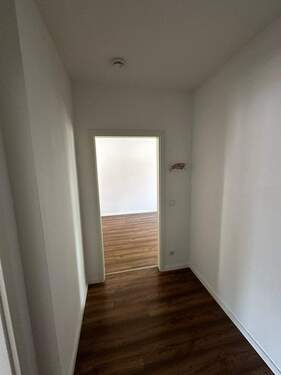 Flur - Etagenwohnung mit 64,00 m² in Südliches Anhalt zur Miete