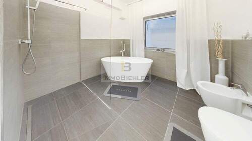 Gästebad - Einfamilienhaus mit 540,00 m&sup2; in Leverkusen zum Kaufen