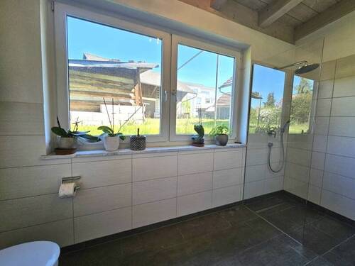 Bad zu Schlafzimmer 2 und 3 Erdgeschoss - 