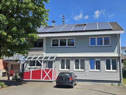 Straßenansicht - Modernes, großes Haus mit vielen Möglichkeiten