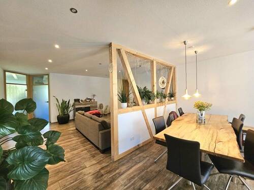 Wohn- und Essbereich im Erdgeschoss - 7 Zimmer Mehrfamilienhaus, Wohnhaus in Fluorn-Winzeln