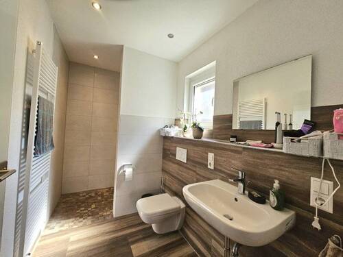 Bad zu Schlafzimmer 1 Erdgeschoss - 