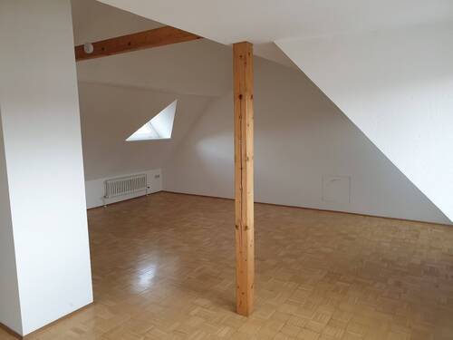 Wohnzimmer Mitte von Türe aus - 