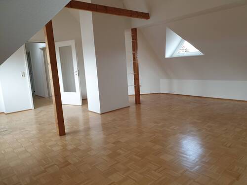 Wohnzimmer links Richtung Türe - 