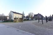 Spielplatz hinter dem Haus - 
