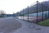 Sportplatz hinter dem Haus - 