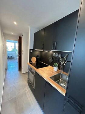 voll ausgestattete Küche - 4 Zimmer Etagenwohnung in München
