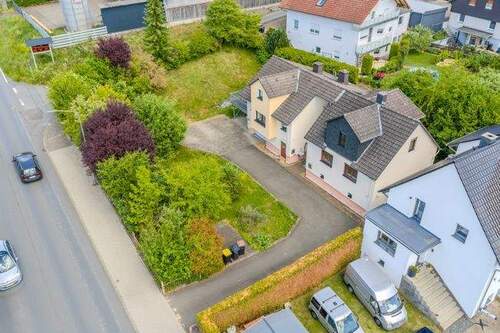 03_Gesamtansicht 2 - 7 Zimmer Einfamilienhaus in Solms