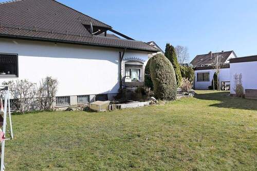 Aussenaufnahme Haus 1 - Einfamilienhaus mit 344,00 m&sup2; in Landshut zum Kaufen