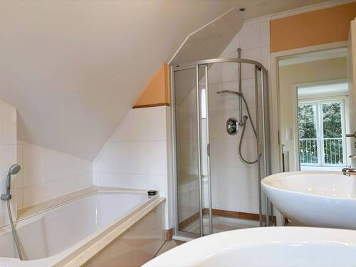 Vollständiges Bad im Obergeschoss - 