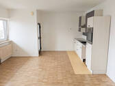 Küche und Eingang - Kleine EG-Wohnung mit eigenem Zugang in Eitensheim