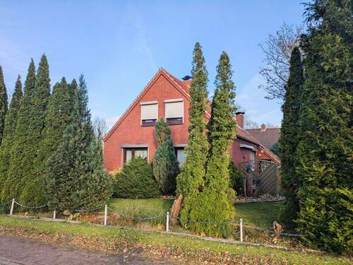 Straßenfront - 5 Zimmer Einfamilienhaus in Filsum