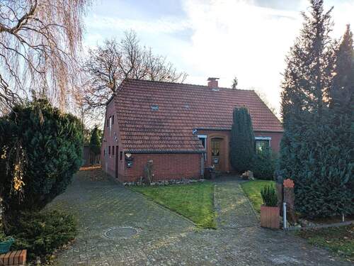 Auffahrt - Einfamilienhaus mit 120,00 m&sup2; in Filsum zum Kaufen