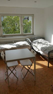 Wohnzimmer - 3 Zimmer Etagenwohnung zum Kaufen in Karlsruhe