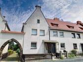 Hausansicht - Einfamilien-Reihenhaus mit Garten !