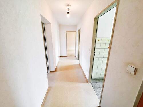 Flur - 3 Zimmer Etagenwohnung zum Kaufen in Öhringen