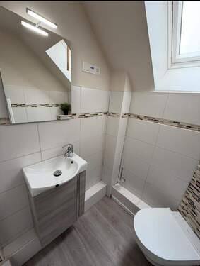 d435f6e0-6c63-4fef-abd8-08f3ab3b06c2.jpg - 