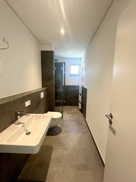 Gäste WC mit Dusche - 